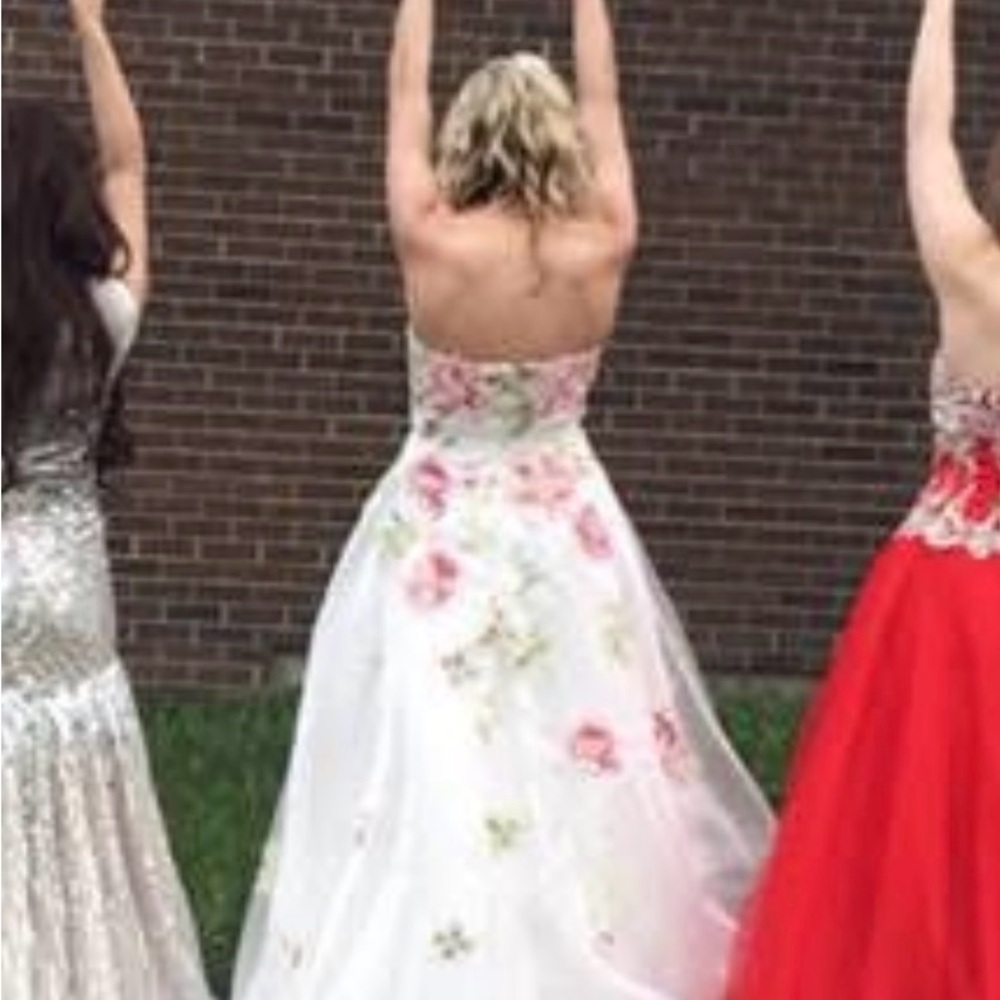 ✨ Jovani Floral Ball Gown – Like New ✨ - Picture 3 of 8